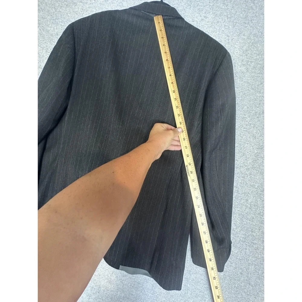 Nautica Blazer Mens 40R Charcoal Gray Pinstripe Wool Two Button Center‎ Vent